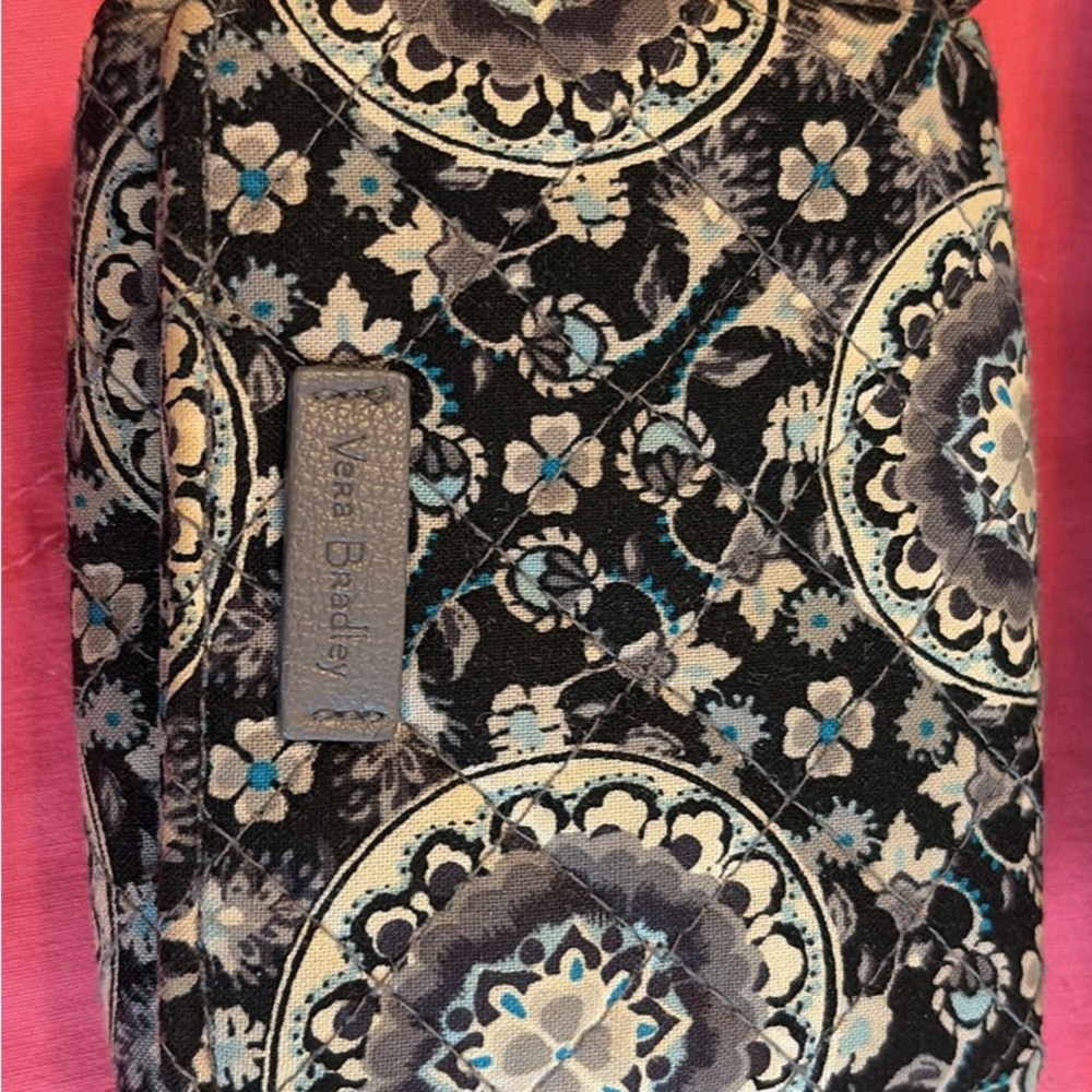Vera Bradley Quilted Cotton Zip ID Case - Charcoal Medallion- RETIRED print - Picture 2 of 4